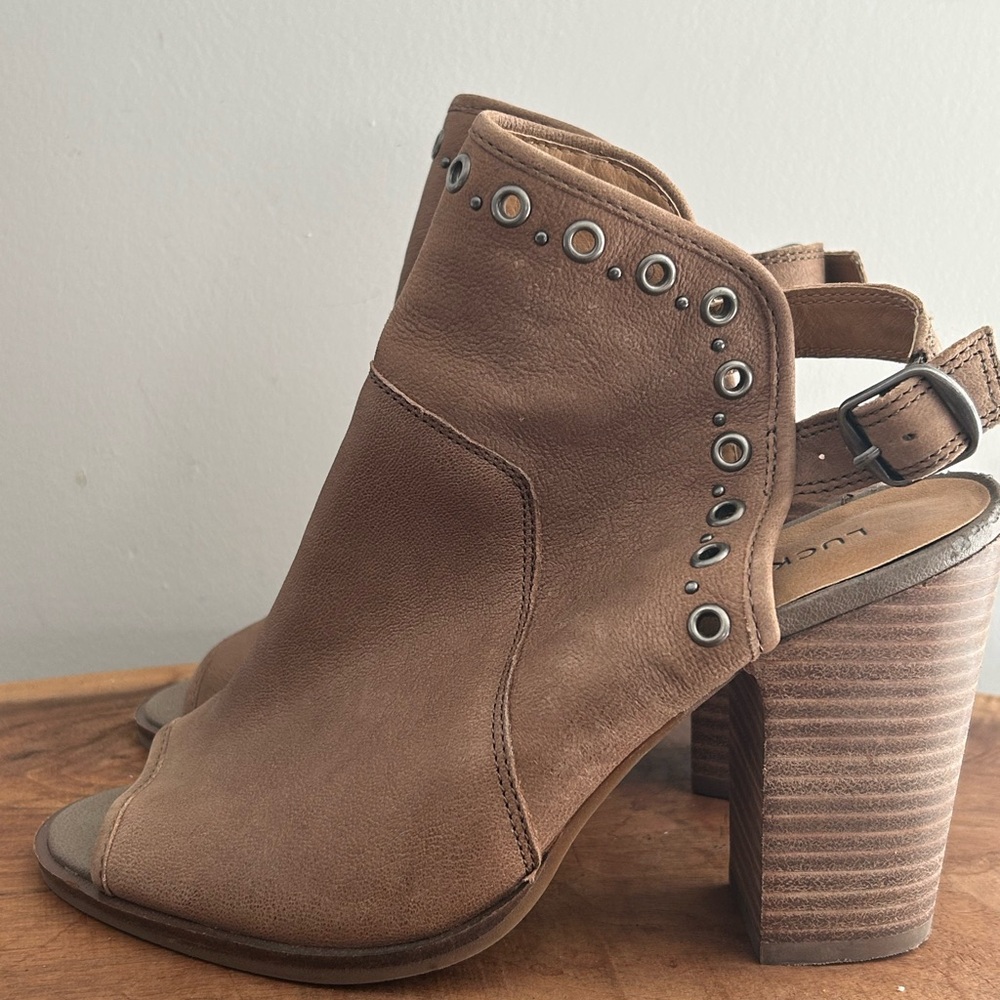 Lucky Brand Lorillar Heeled Brindle Peep Toe Ankle Boot Studded Brown size 8.5